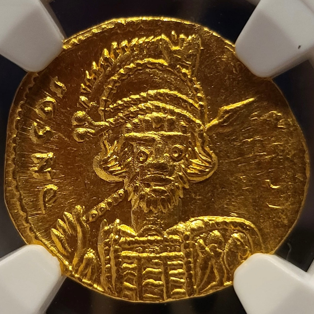 Byzantine Empire Solidus (4.41g) 668-685 Ch-MS 4/5